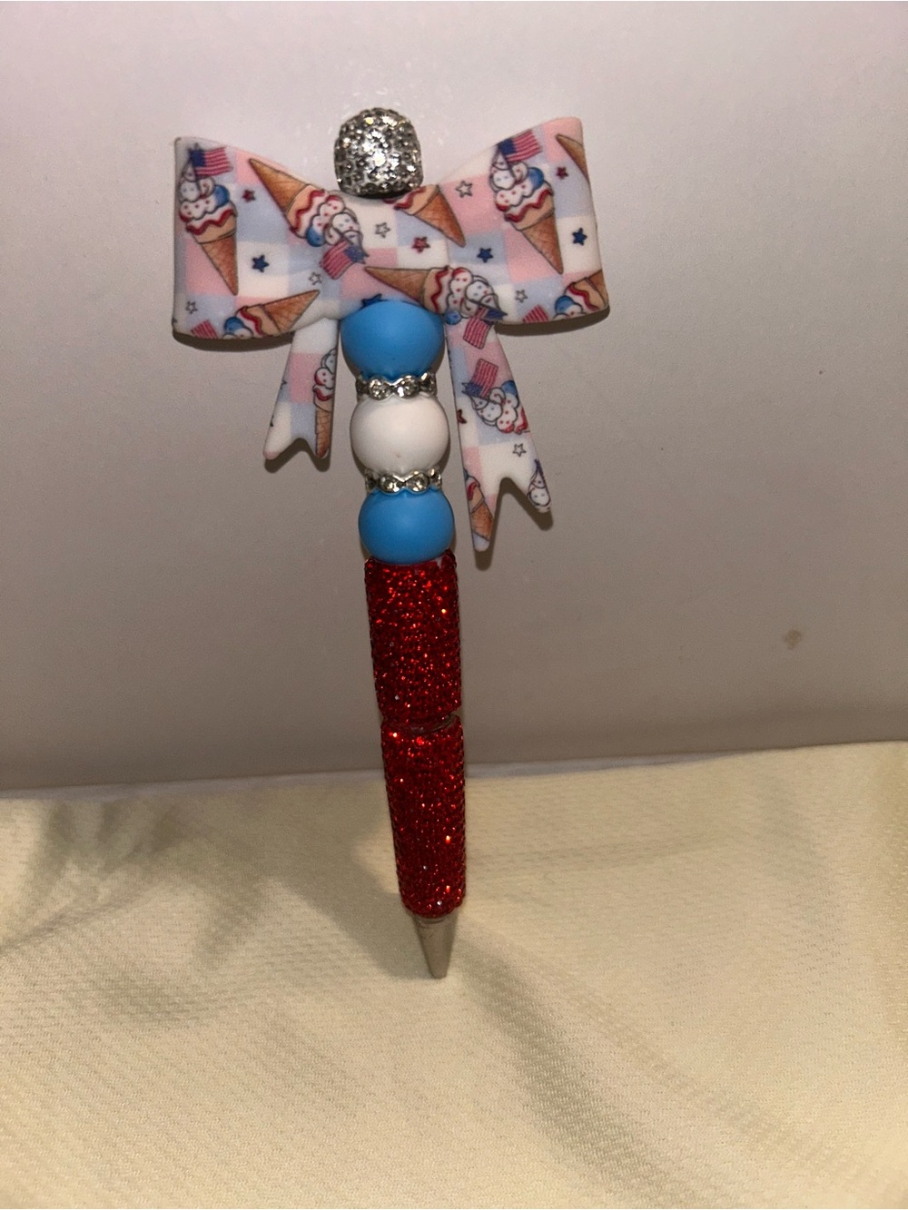 Red,white and blue bow ice cream beaded pen